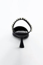 Sandalias de tacón alto con punta afilada adornadas con strass