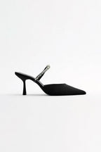 Sandalias de tacón alto con punta afilada adornadas con strass